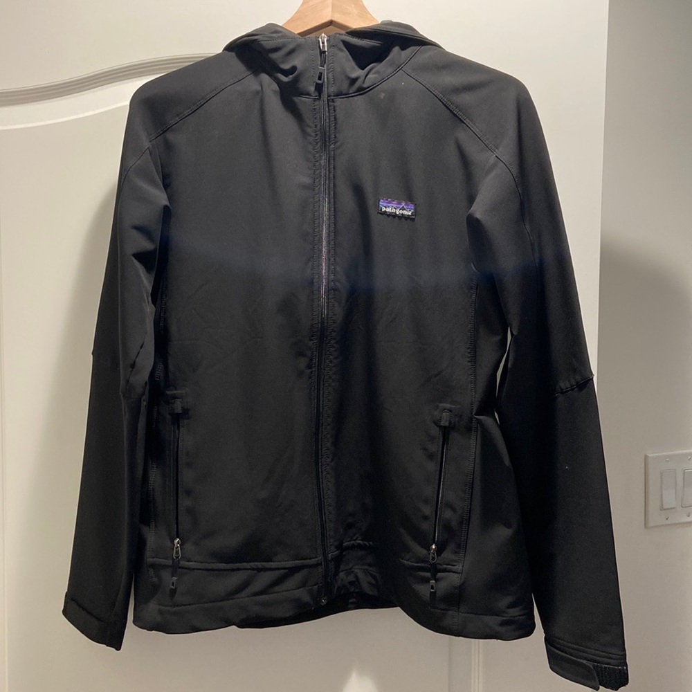 Patagonia women’s rain shell